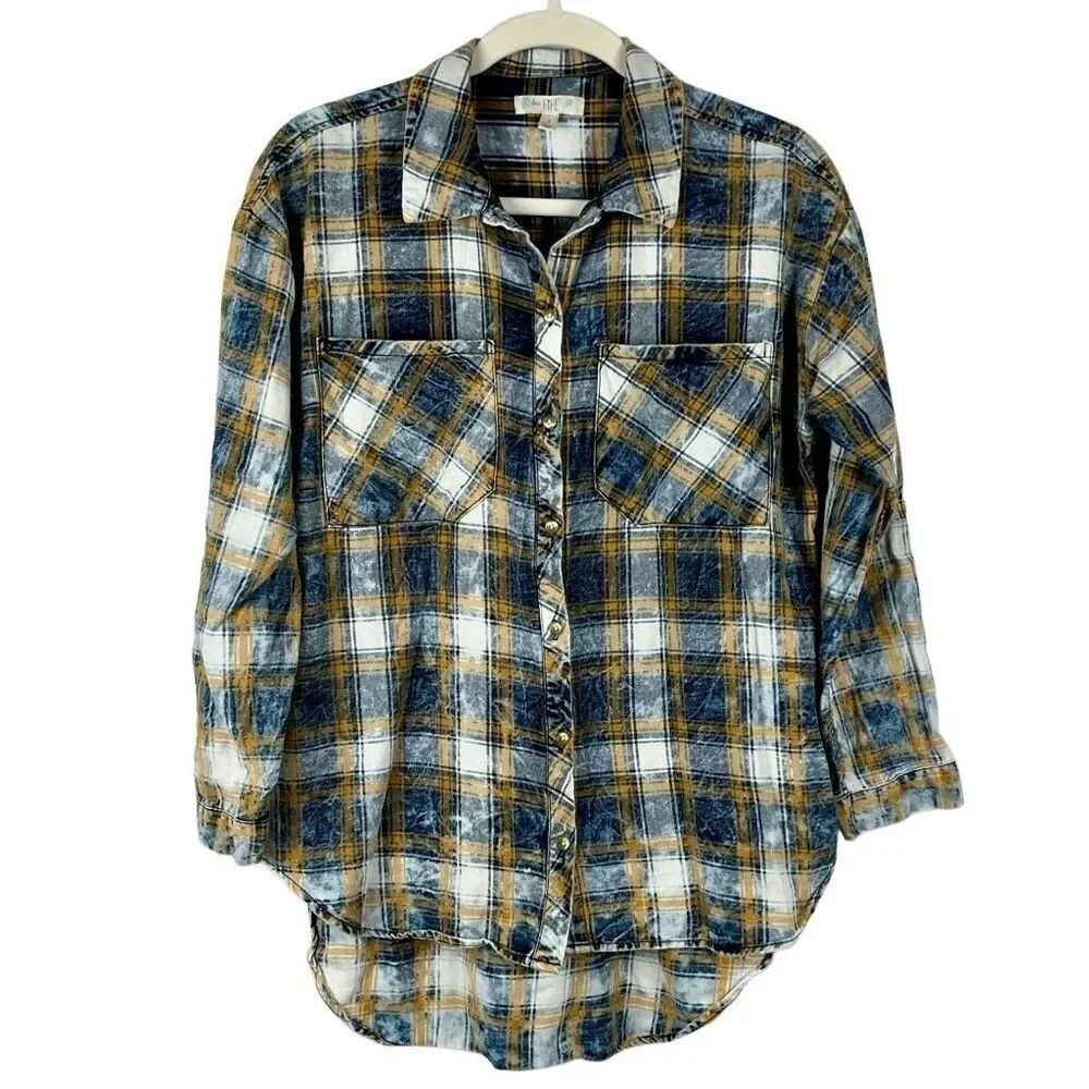 Love Fire Women Long Sleeve Acid Washed Plaid Button Up Small